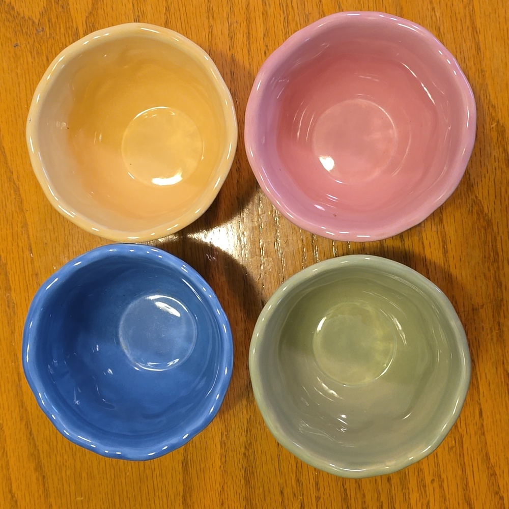 4 Small Ceramic Mixing Baking Bowls by "A Special Place" - Picture 6 of 8